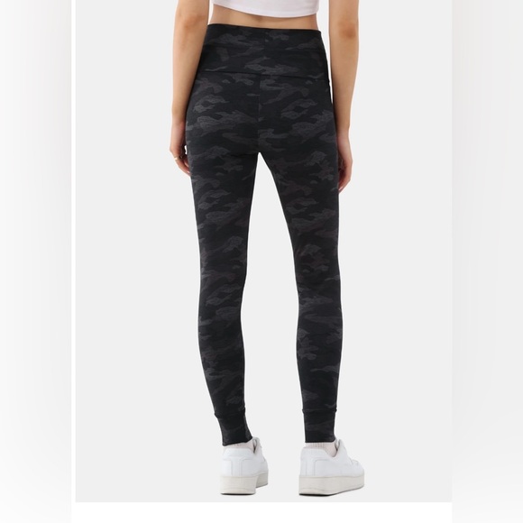 Grey Camo Leggings with Drawstring Tie, 26” Inseam Size S/M NWT - Picture 3 of 7